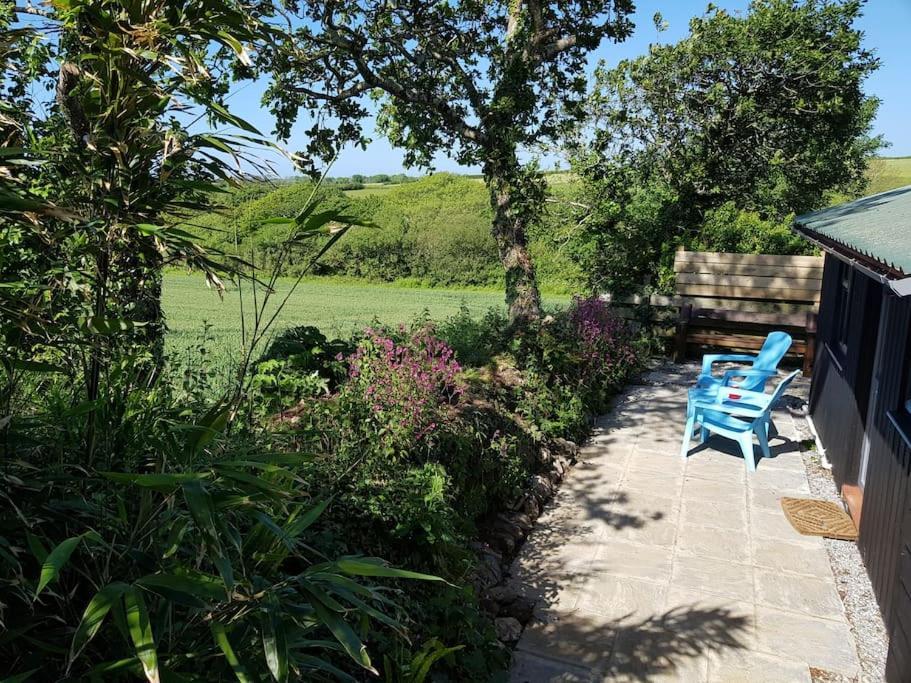 The Old Potting Shed With Hot Tub. Colan, Newquay. Apartment